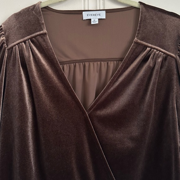 Evereve Kenna Velour Wrap Sable Top Size Medium - Picture 8 of 16